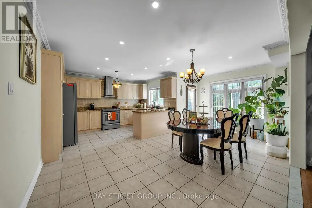 384 Spruce Grove Crescent, Newmarket (Woodland Hill)