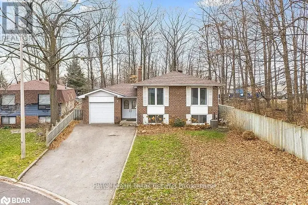 Upper Unit - 7 Rosedale Place, Barrie (Cundles East)