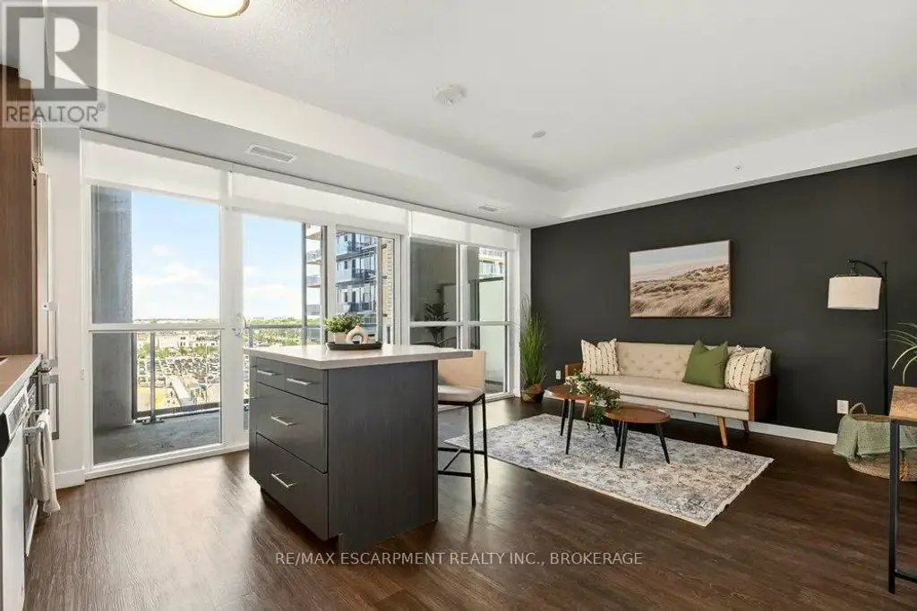 702 - 2087 Fairview Street, Burlington (Freeman)