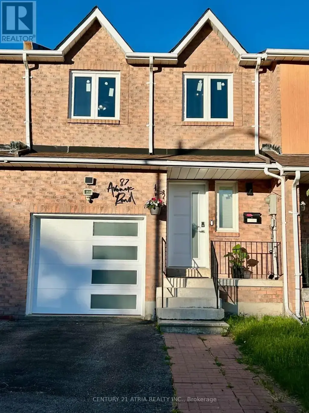 87 Avenue Road, Richmond Hill (North Richvale)