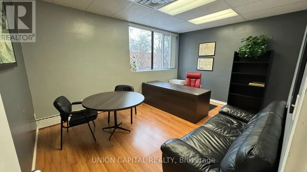 205 - 10211 Yonge Street, Richmond Hill (Crosby)