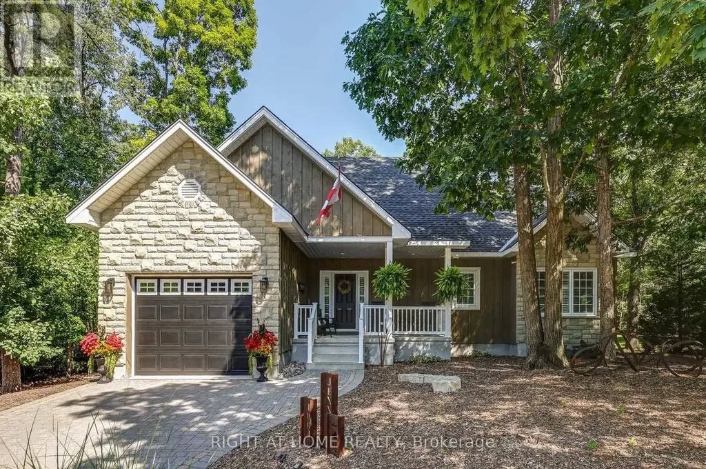 10047 Jennison Crescent, Lambton Shores (Grand Bend)