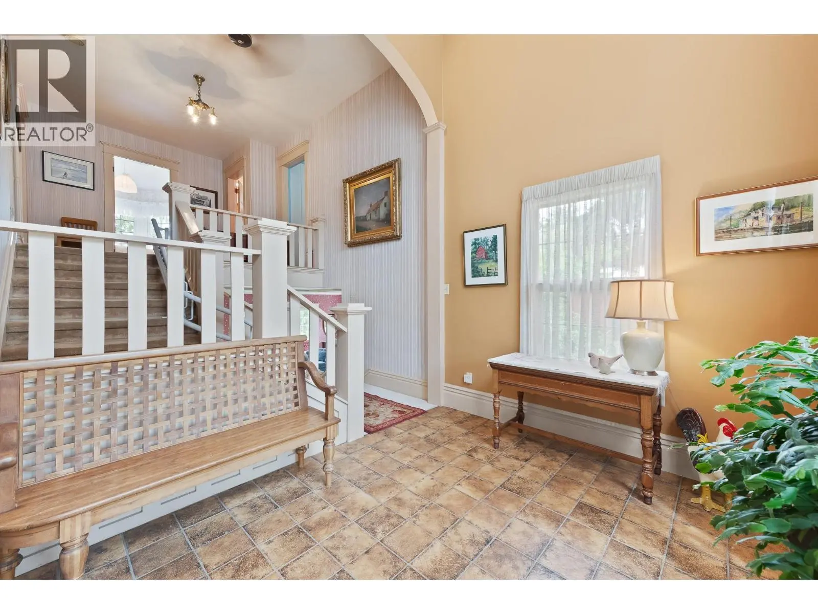 4852-4858 Lakeshore Road. Kelowna, British Columbia