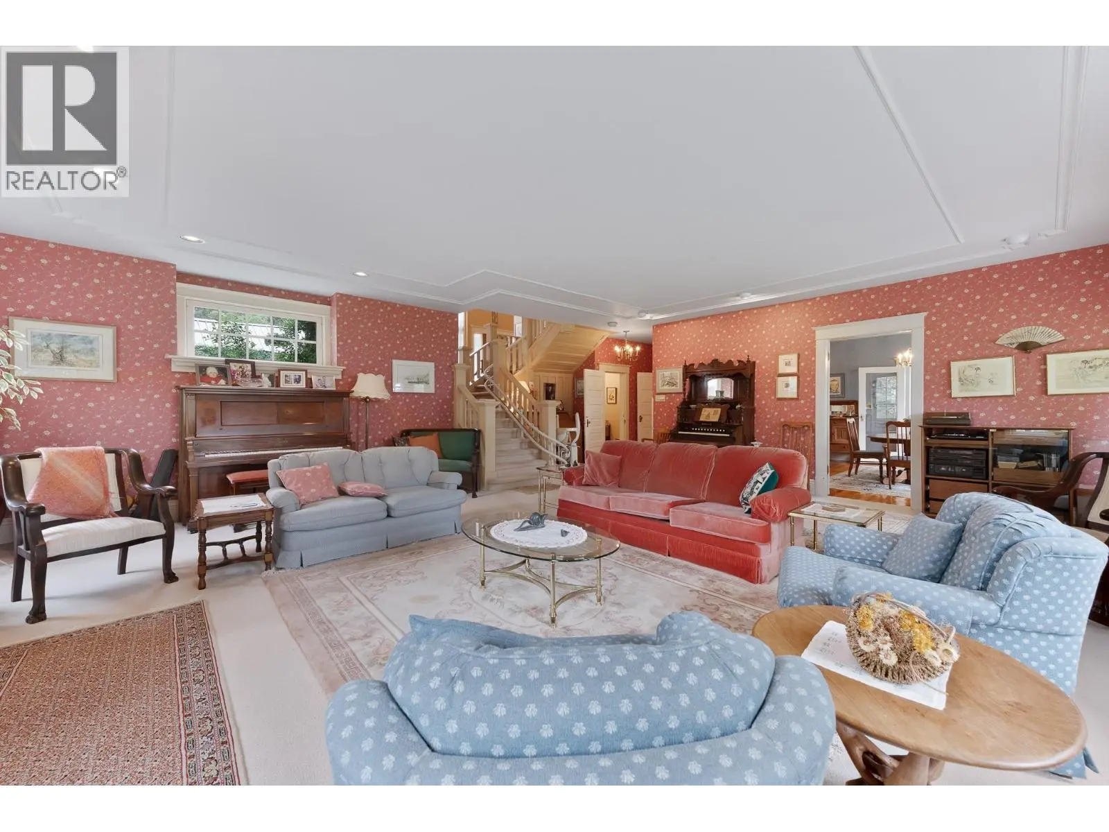 4852-4858 Lakeshore Road. Kelowna, British Columbia