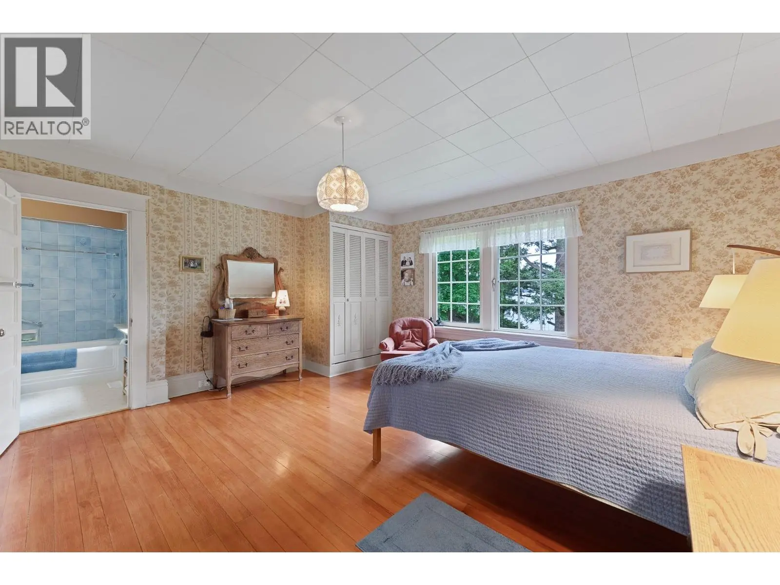 4852-4858 Lakeshore Road. Kelowna, British Columbia