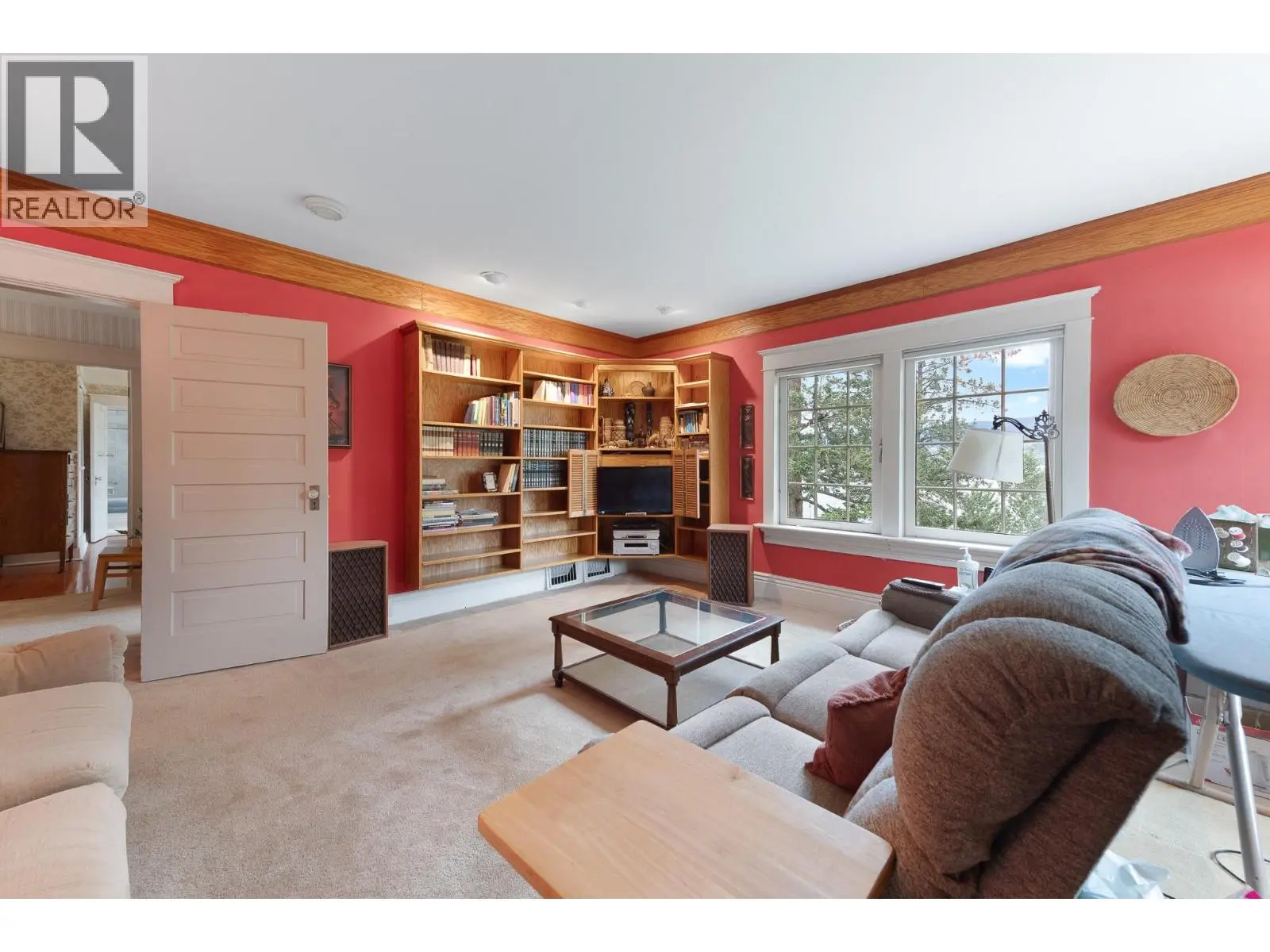 4852-4858 Lakeshore Road. Kelowna, British Columbia