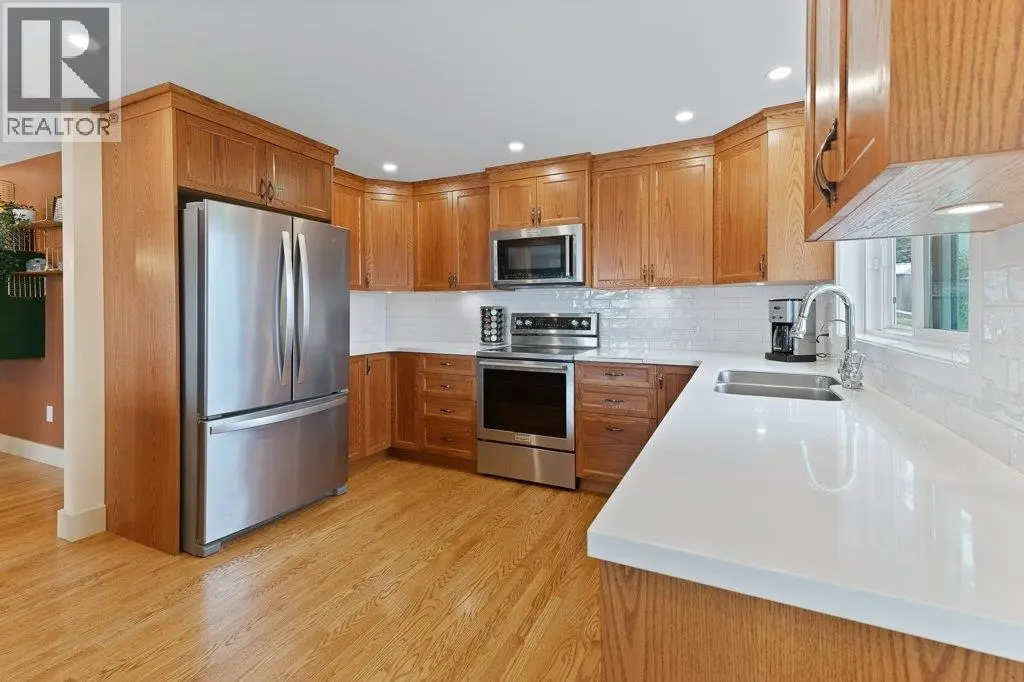 4852-4858 Lakeshore Road. Kelowna, British Columbia