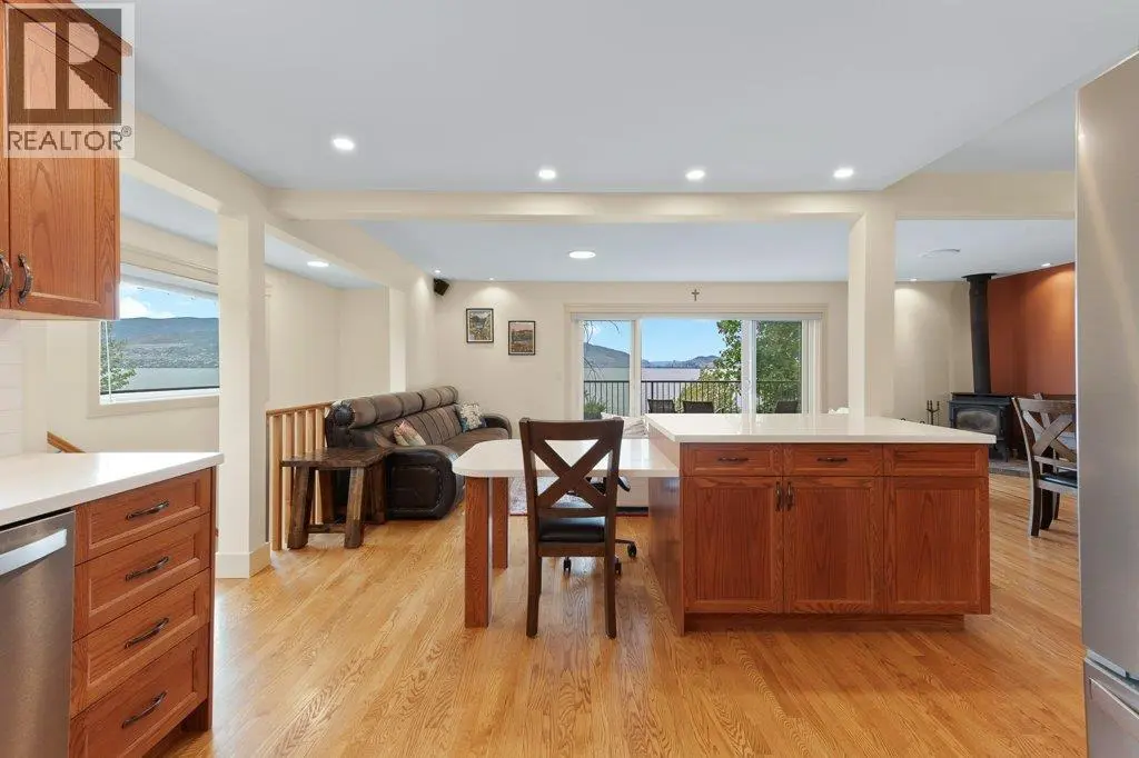4852-4858 Lakeshore Road. Kelowna, British Columbia