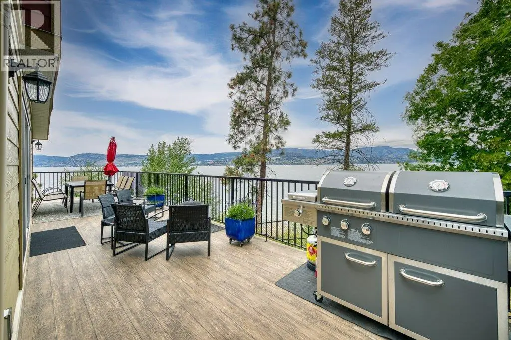 4852-4858 Lakeshore Road. Kelowna, British Columbia