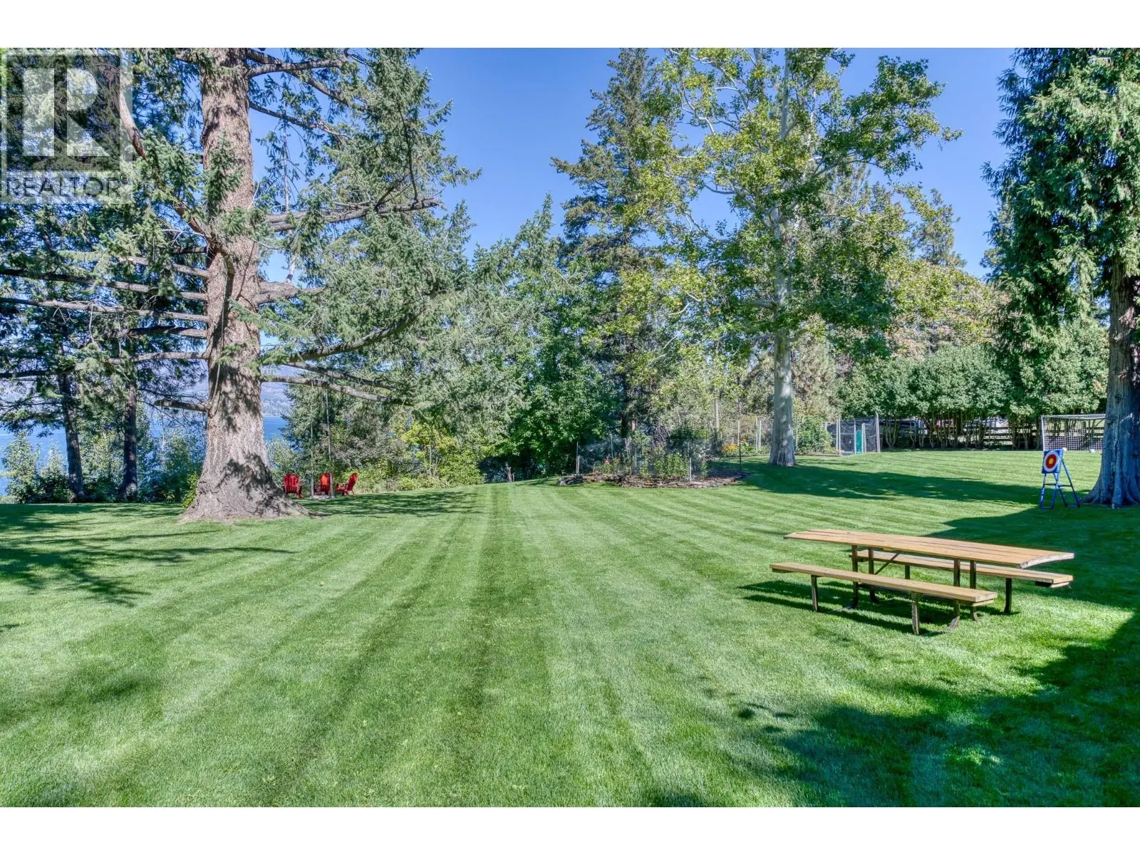 4852-4858 Lakeshore Road. Kelowna, British Columbia