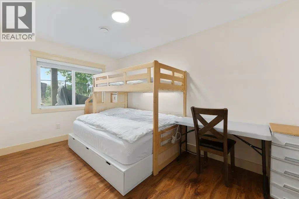 4852-4858 Lakeshore Road. Kelowna, British Columbia