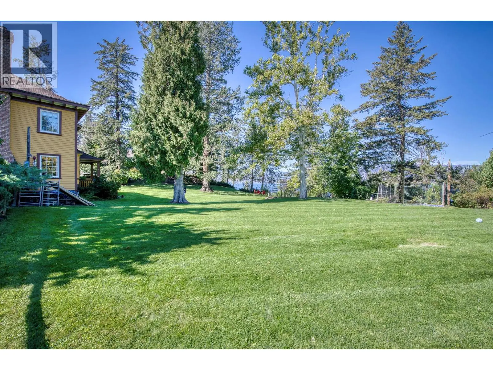 4852-4858 Lakeshore Road. Kelowna, British Columbia