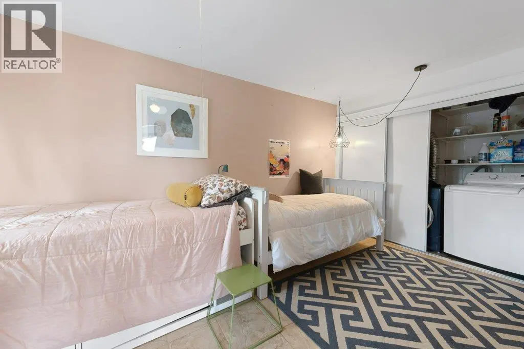 4852-4858 Lakeshore Road. Kelowna, British Columbia