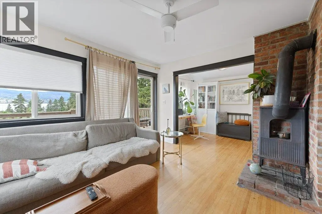 4852-4858 Lakeshore Road. Kelowna, British Columbia