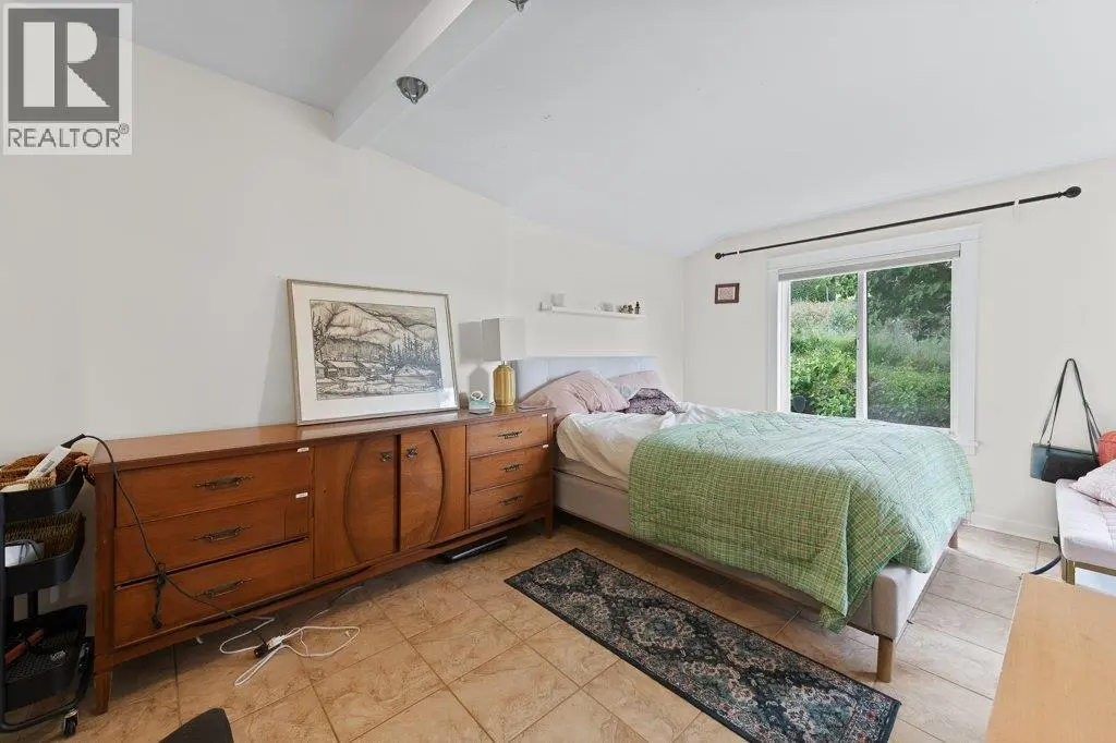 4852-4858 Lakeshore Road. Kelowna, British Columbia