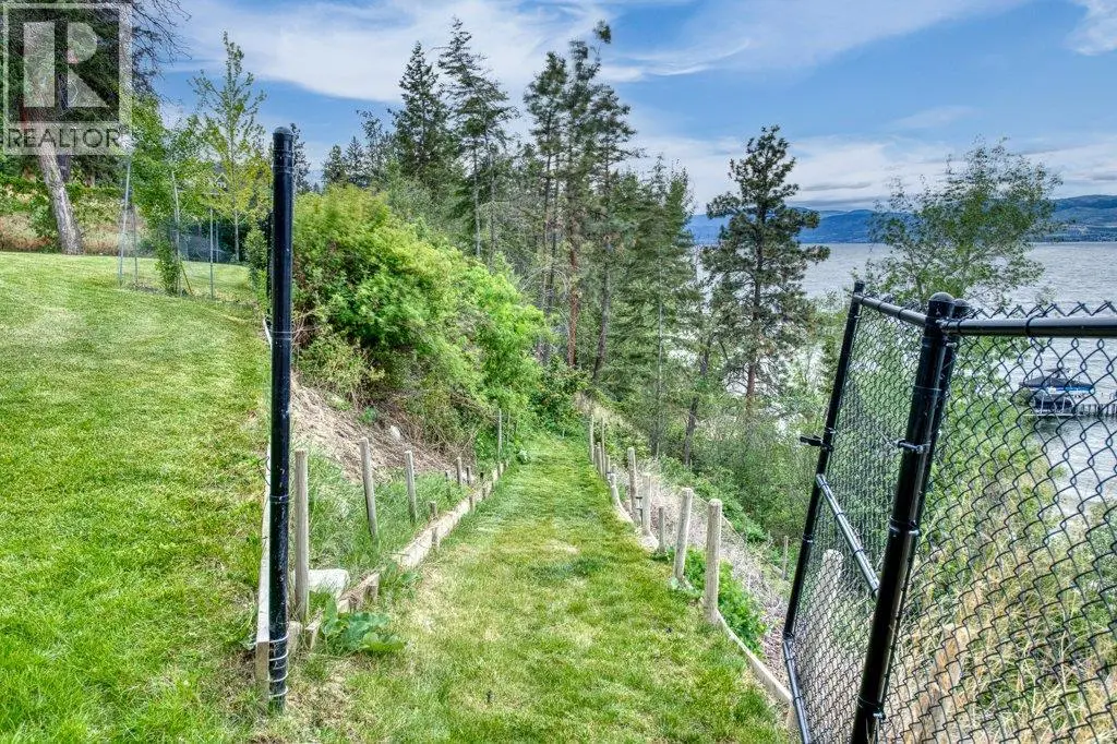 4852-4858 Lakeshore Road. Kelowna, British Columbia