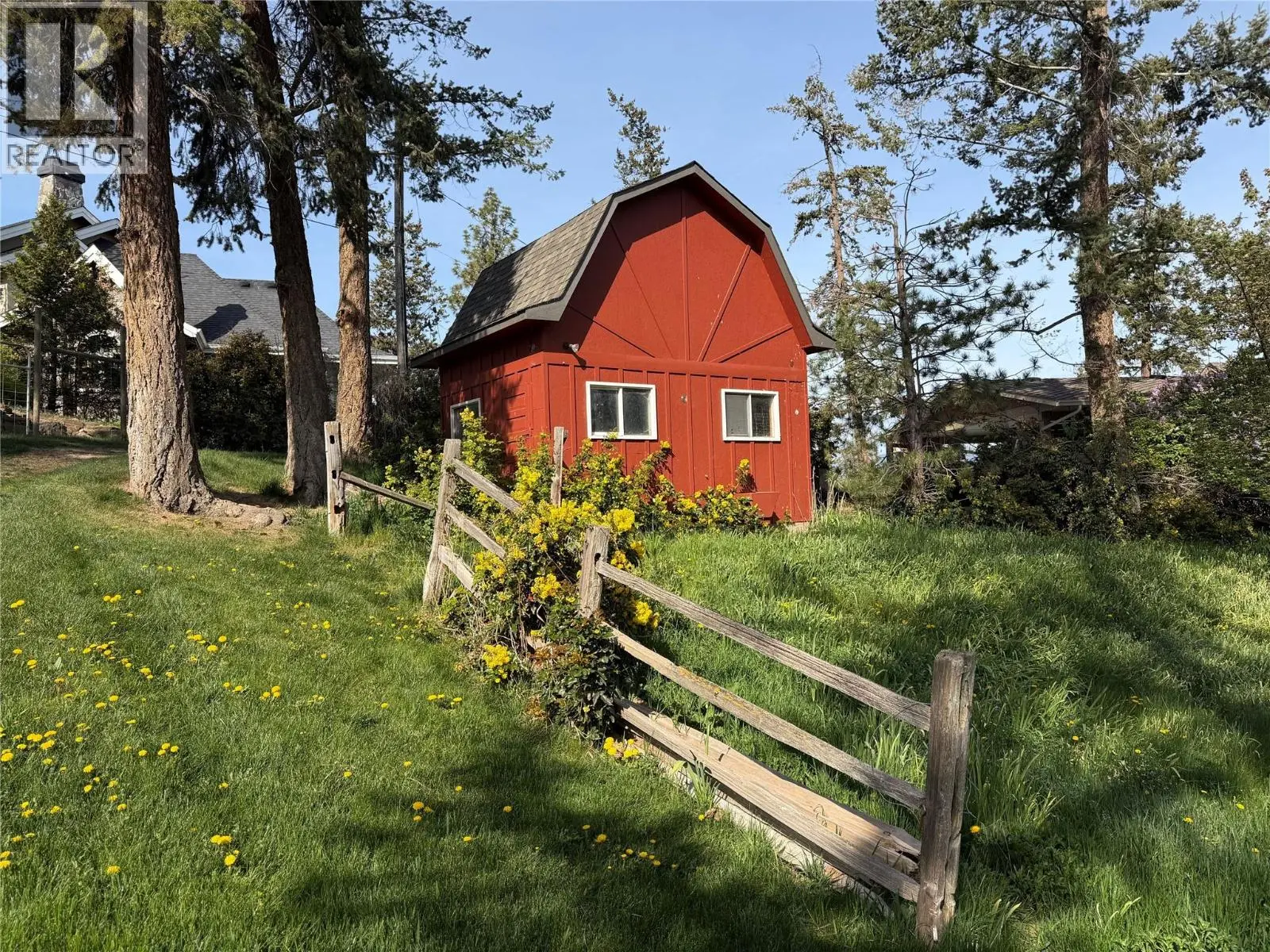 4852-4858 Lakeshore Road. Kelowna, British Columbia