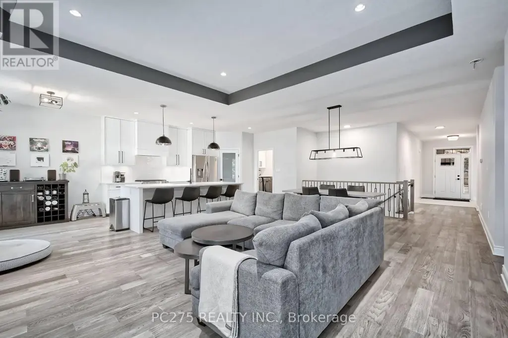 10 - 2022 Upperpoint Boulevard, London South (South B)