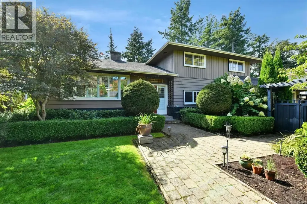 2065 Avondale Rd, Oak Bay