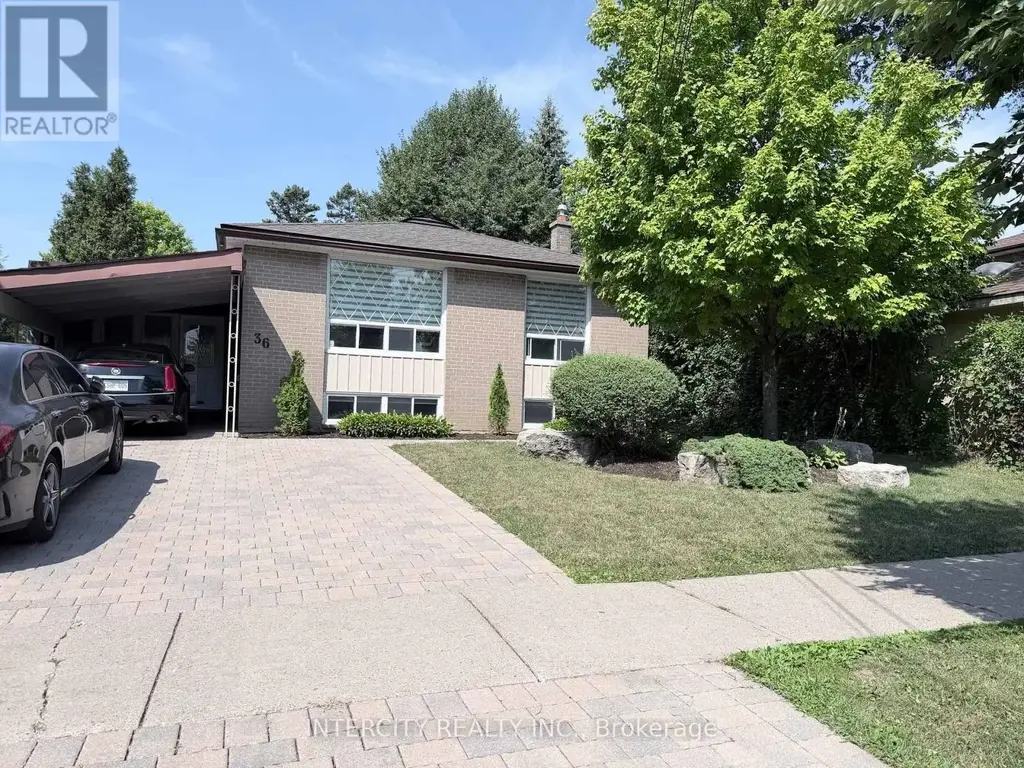 36 Strathburn Boulevard, Toronto (Humberlea-Pelmo Park)