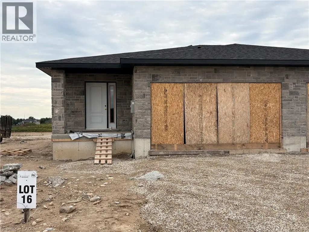 379 Featherstone Street E, Listowel