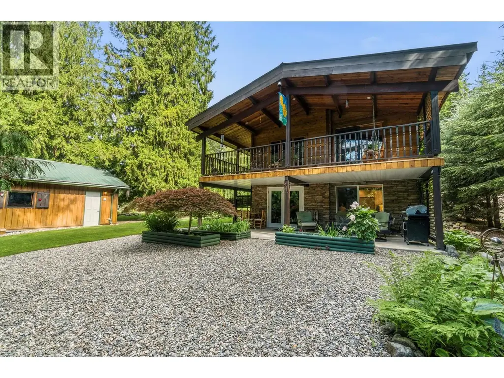 7420 Stampede Trail, Anglemont