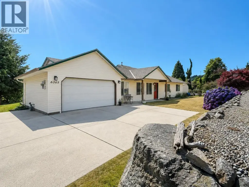 6365 Homestead Avenue, Sechelt