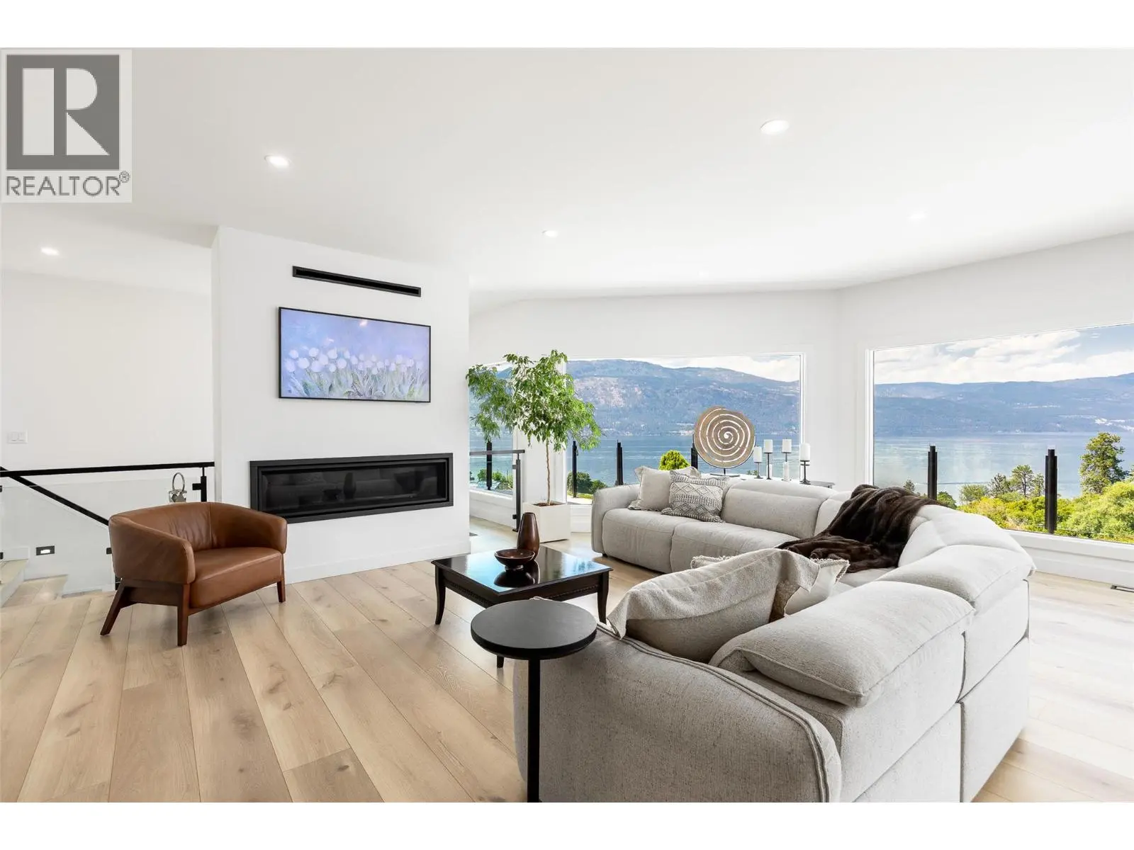 1090 Camp Road. Lake Country, British Columbia