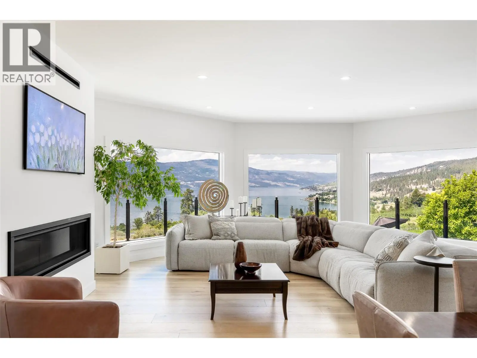 1090 Camp Road. Lake Country, British Columbia