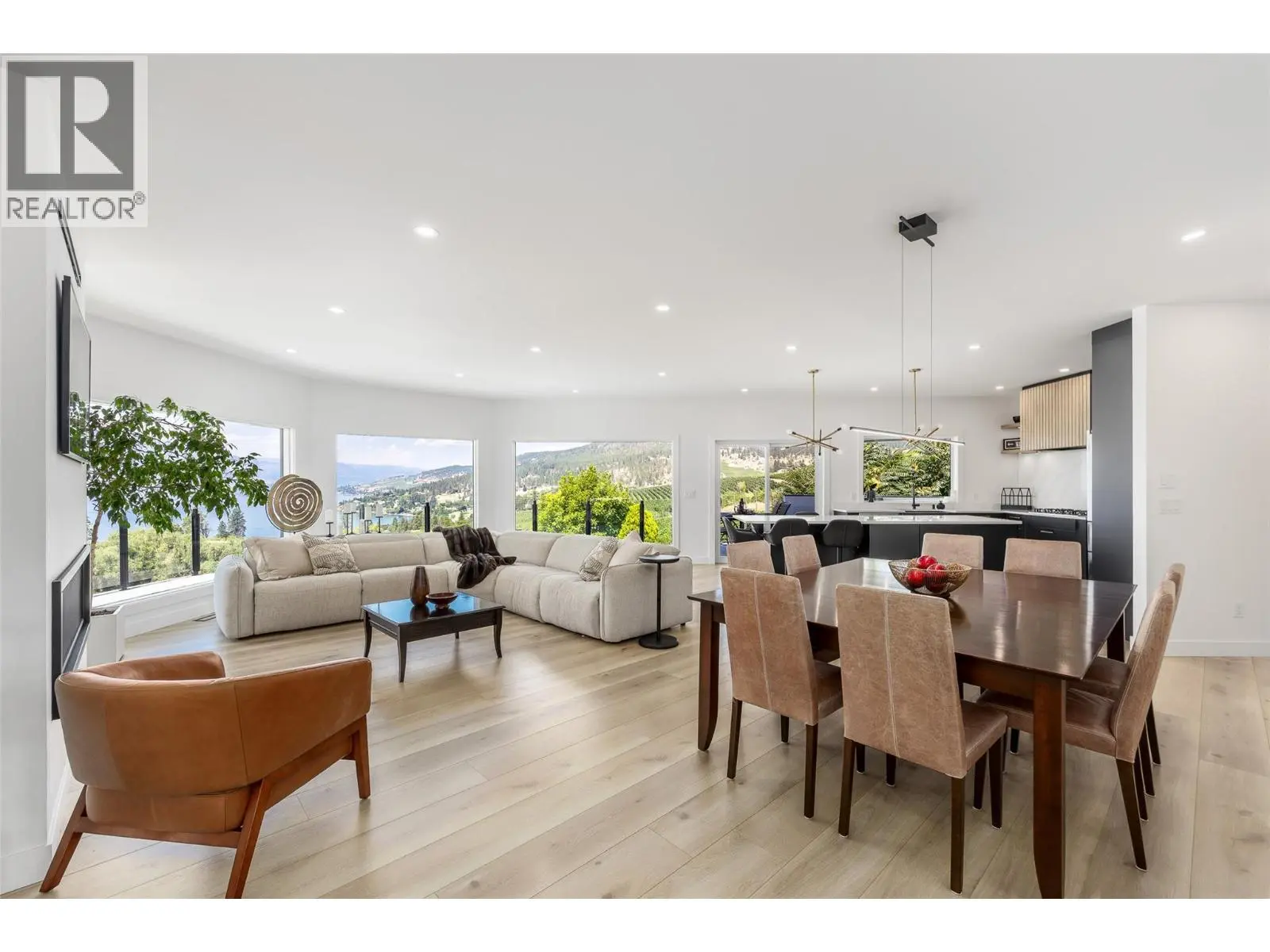 1090 Camp Road. Lake Country, British Columbia