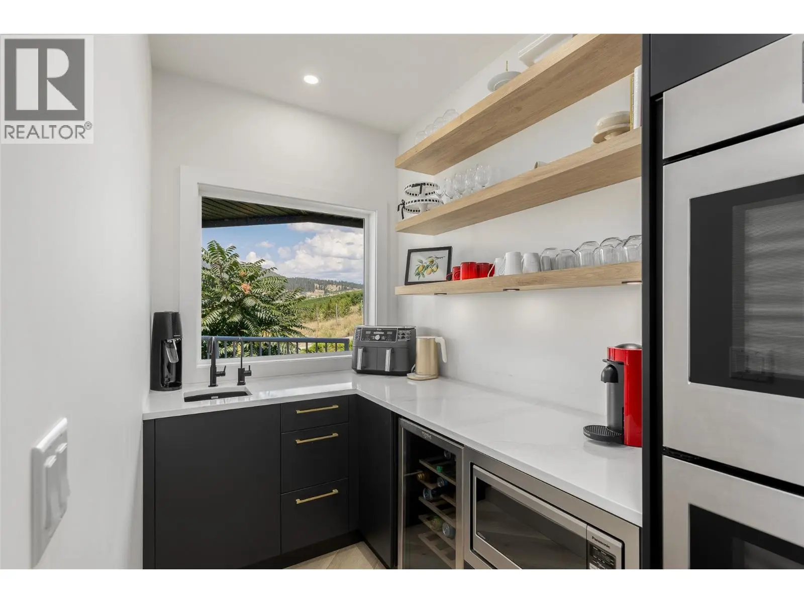 1090 Camp Road. Lake Country, British Columbia