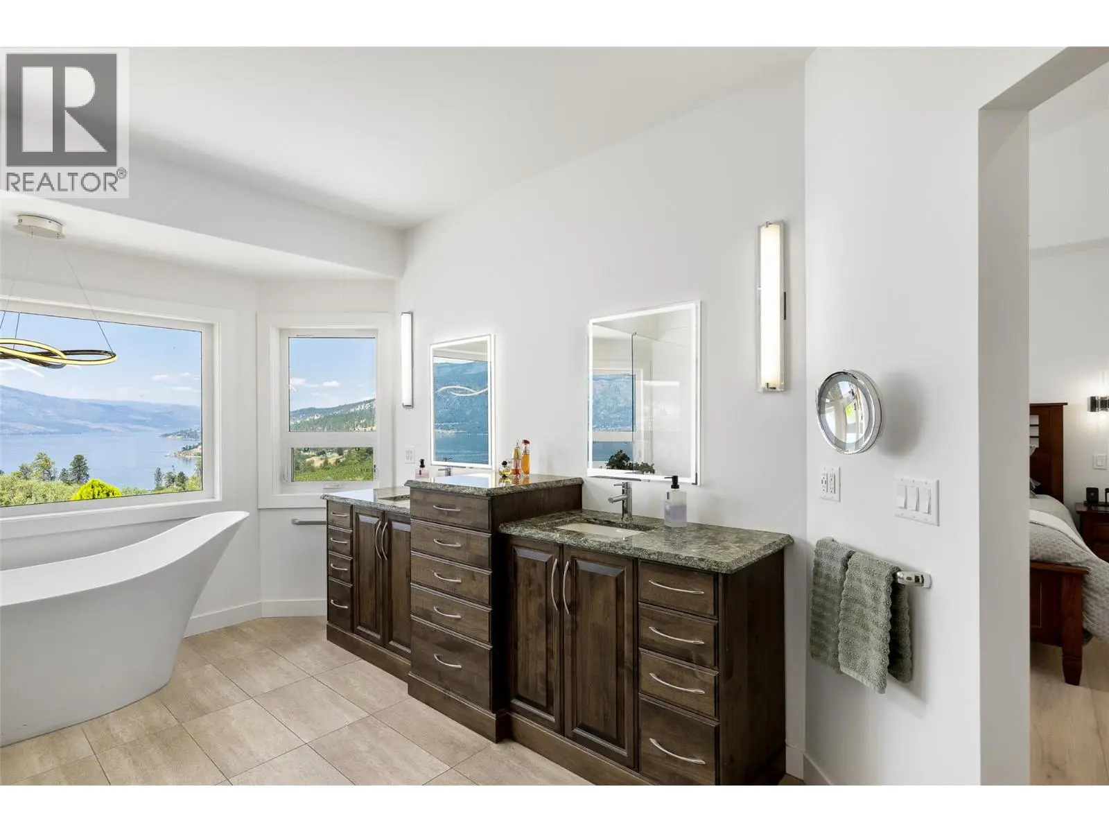 1090 Camp Road. Lake Country, British Columbia