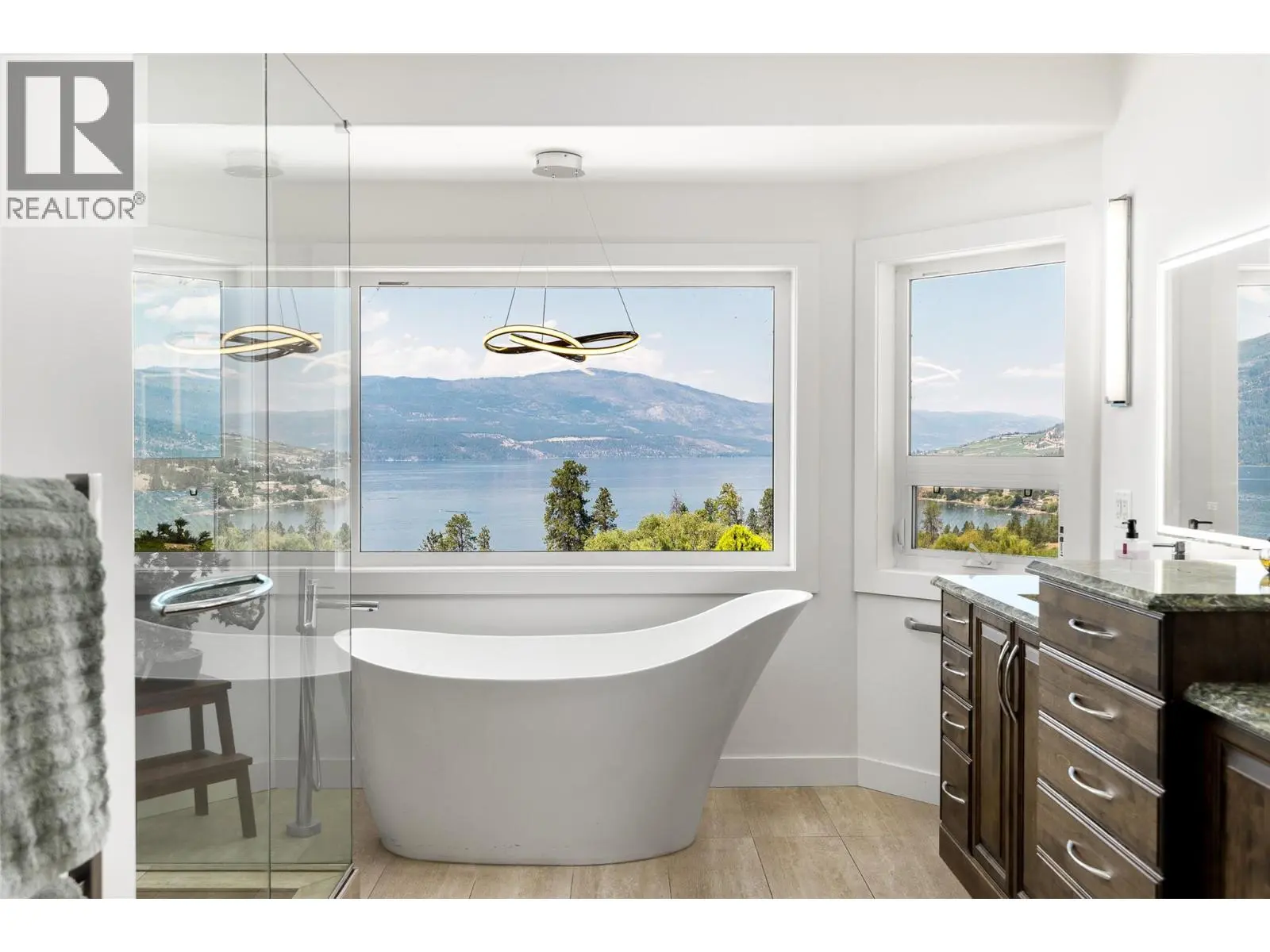 1090 Camp Road. Lake Country, British Columbia