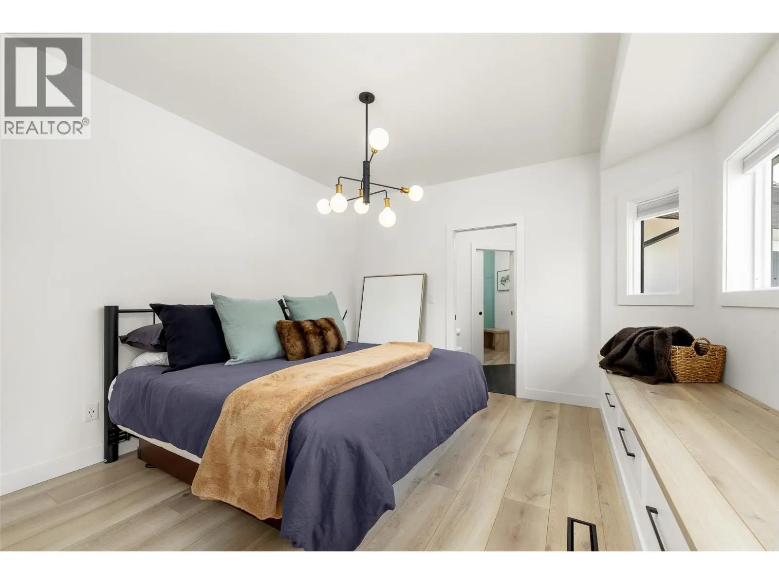 1090 Camp Road. Lake Country, British Columbia