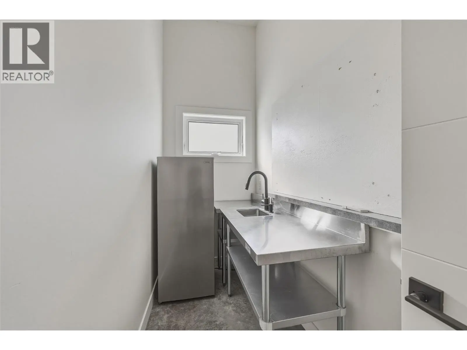 1090 Camp Road. Lake Country, British Columbia