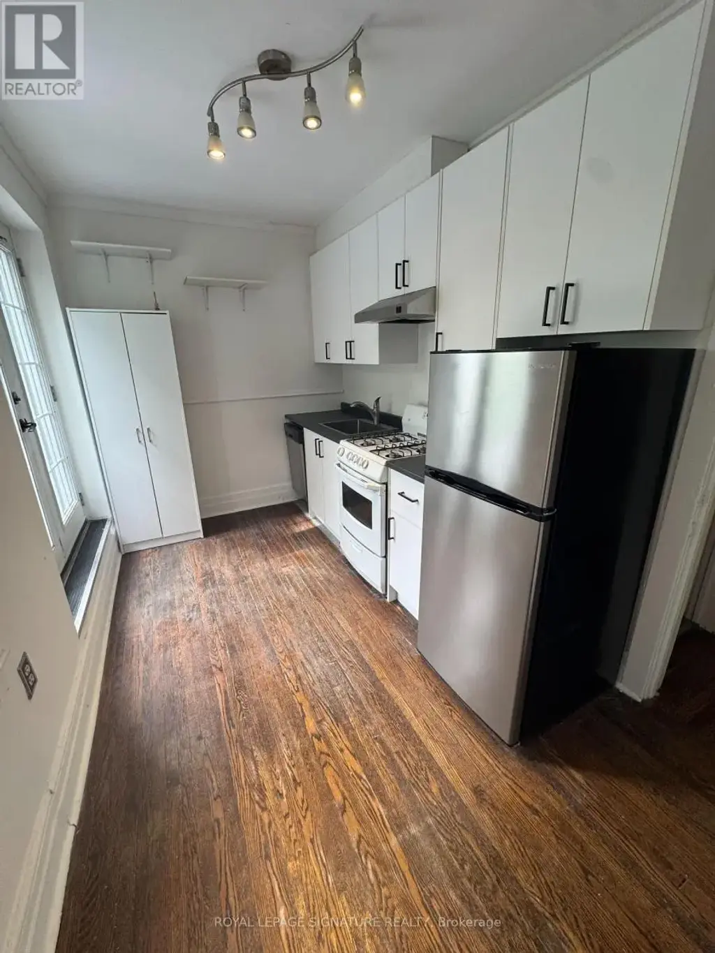 920 Woodbine Avenue, Toronto (Woodbine Corridor)