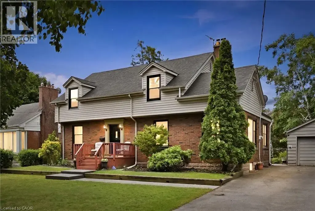 938 Cloverleaf Drive, Burlington