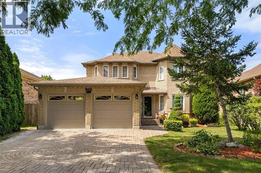 965 Greenpark, Windsor