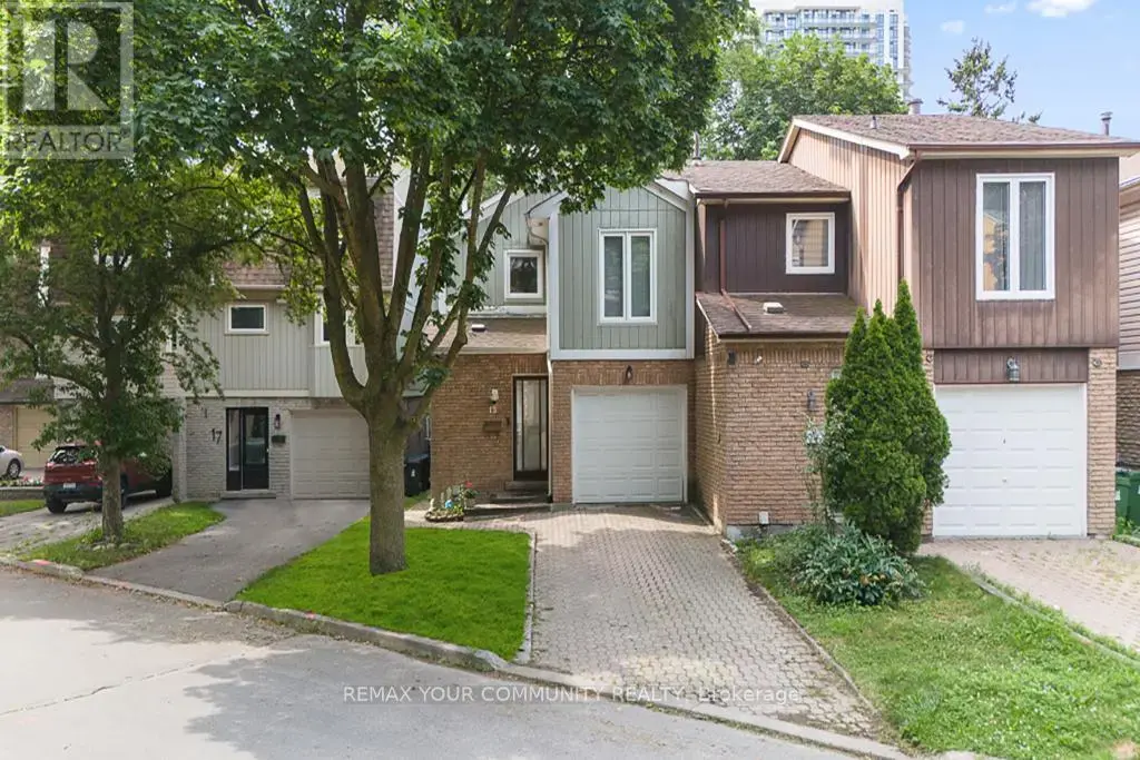 15 Clematis Road, Toronto (Pleasant View)