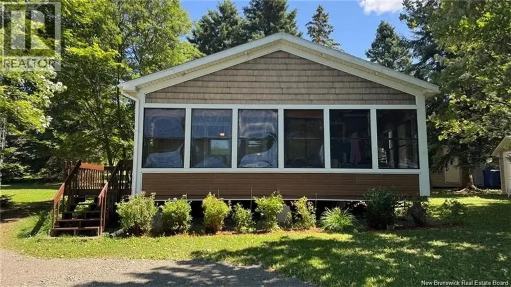 832 Route 215, Lac-Unique