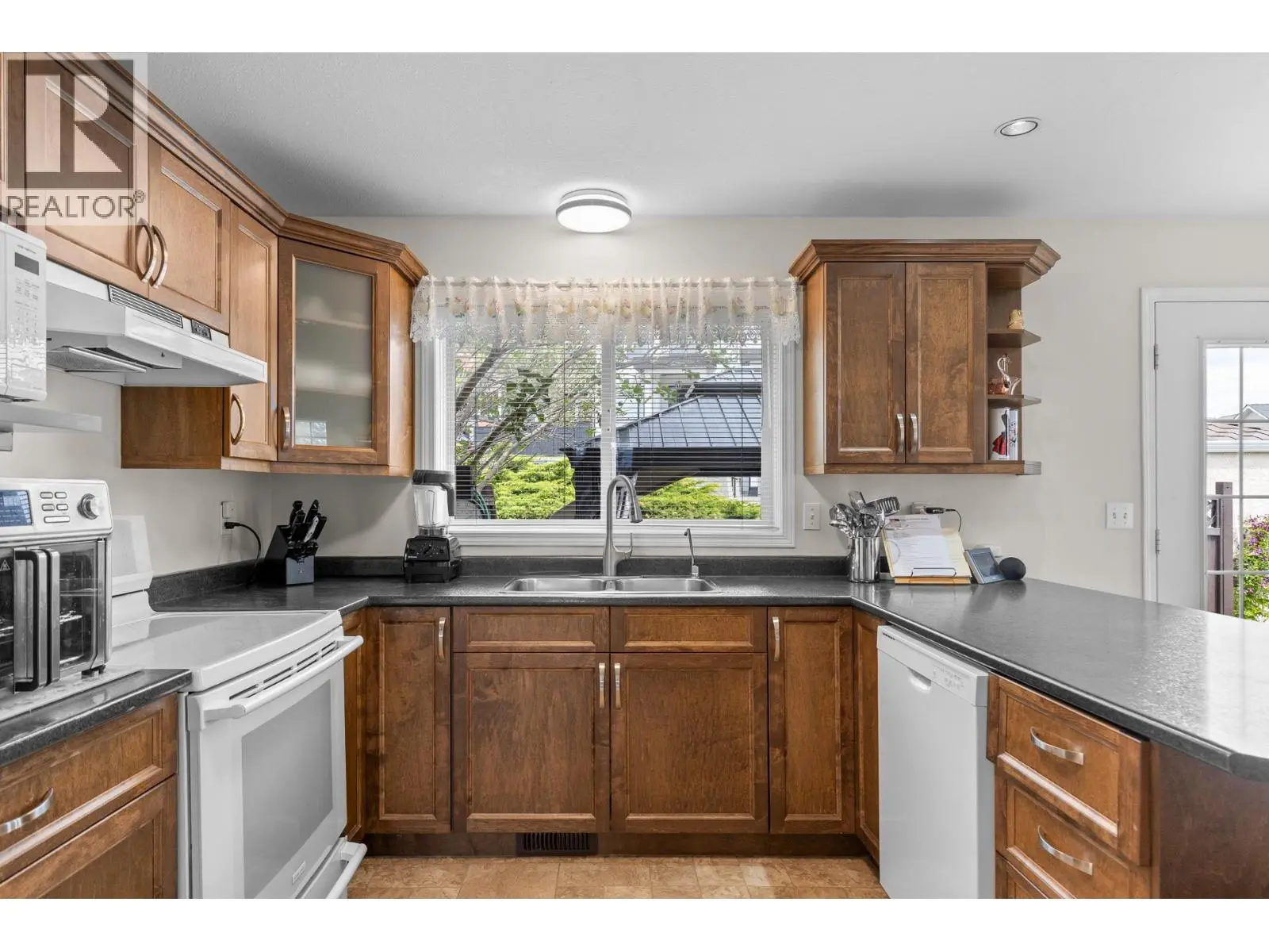 280 Cosens Court. Kelowna, British Columbia