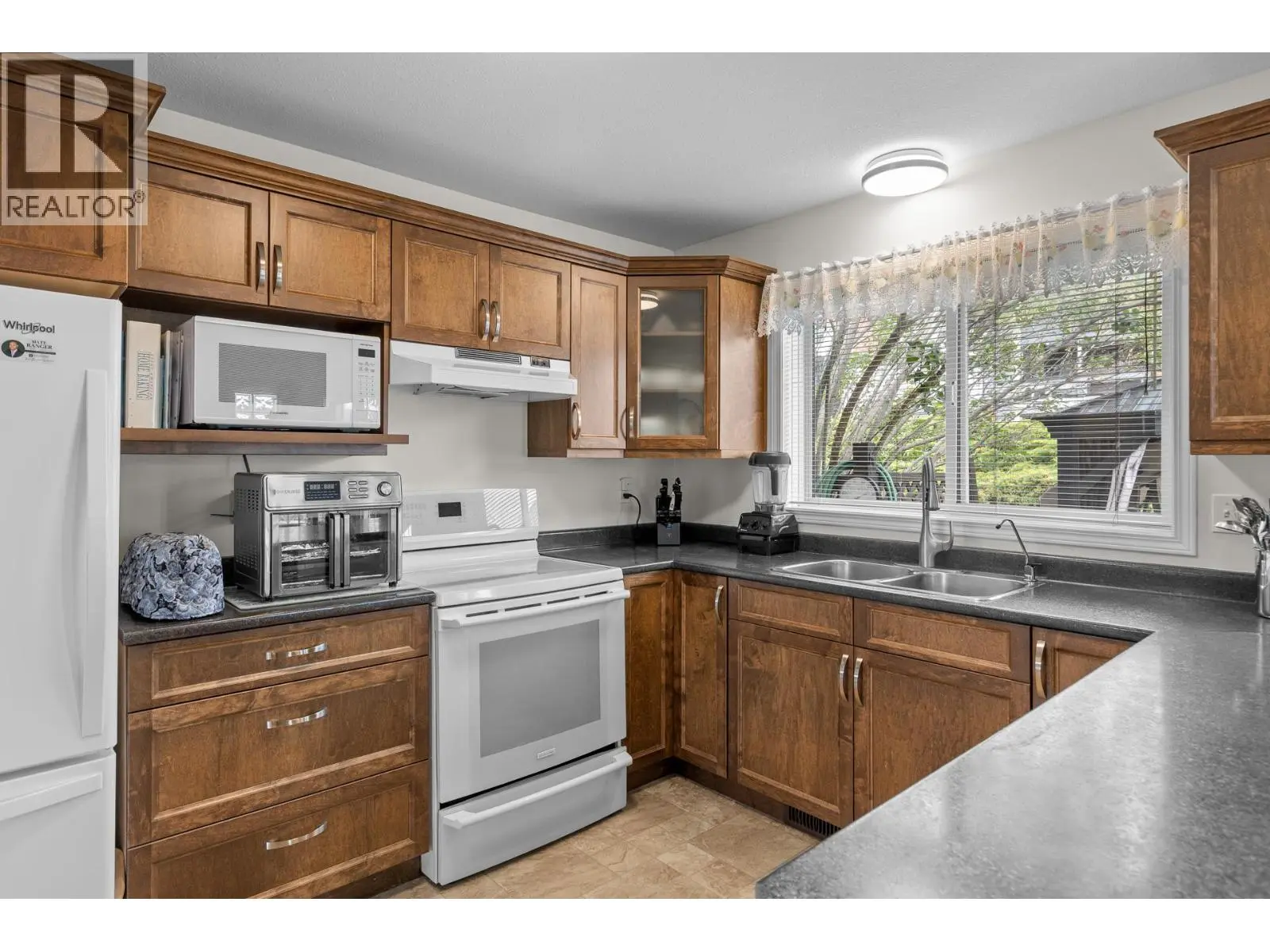 280 Cosens Court. Kelowna, British Columbia