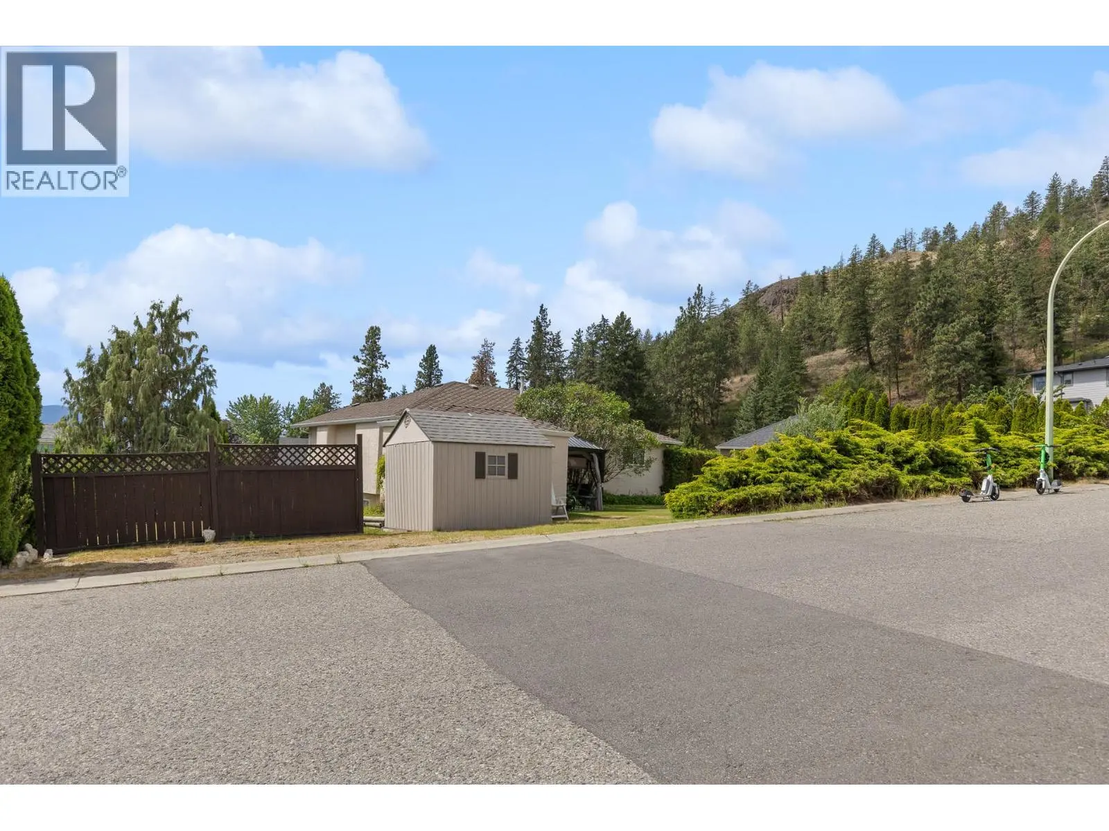 280 Cosens Court. Kelowna, British Columbia