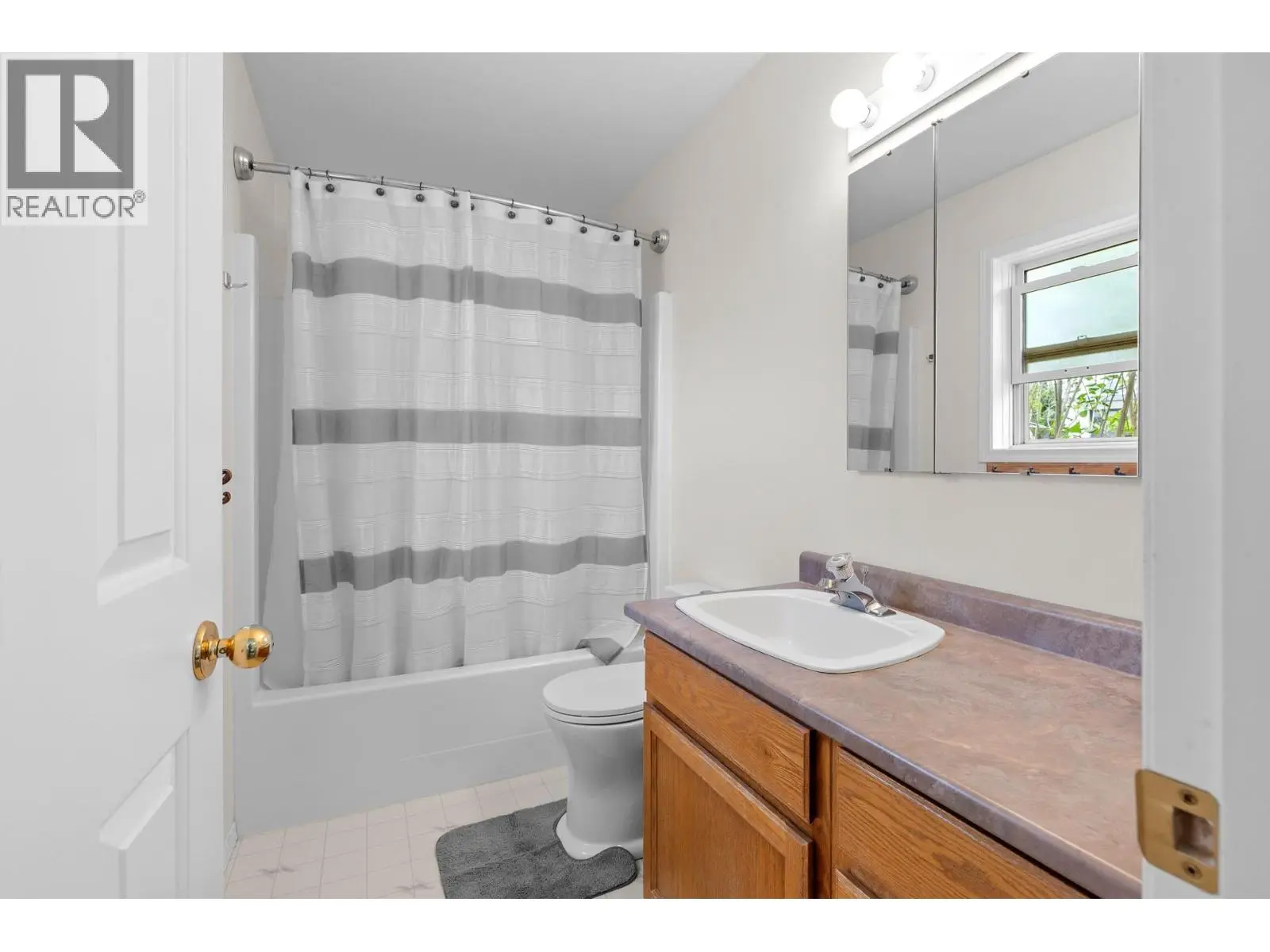 280 Cosens Court. Kelowna, British Columbia