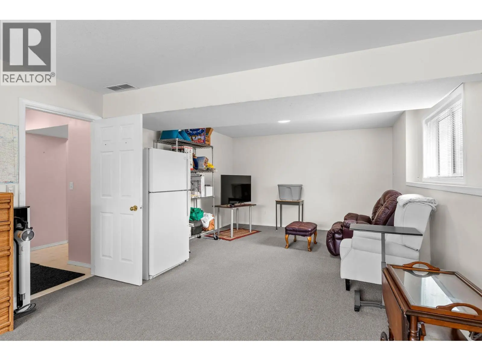 280 Cosens Court. Kelowna, British Columbia