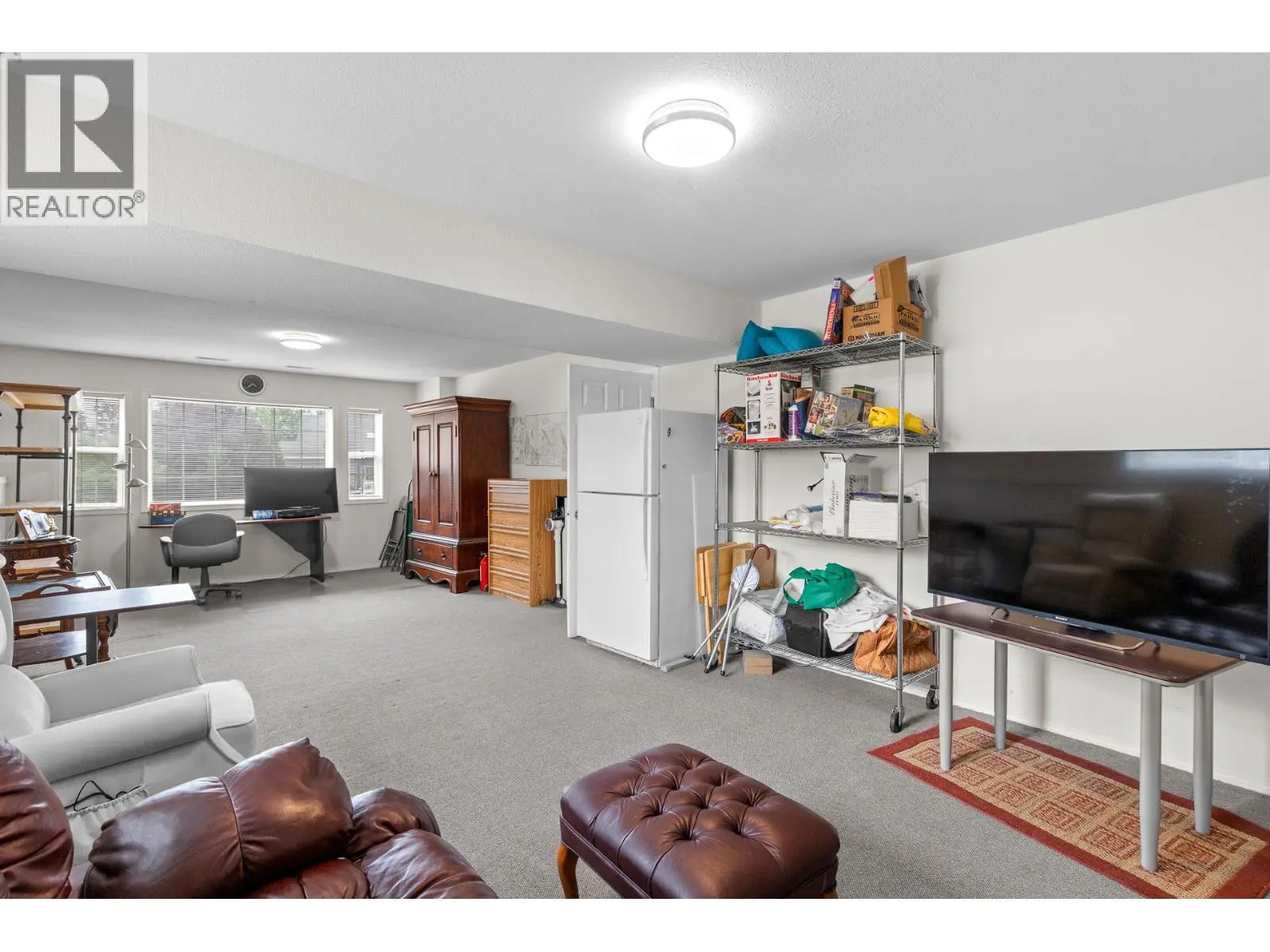 280 Cosens Court. Kelowna, British Columbia