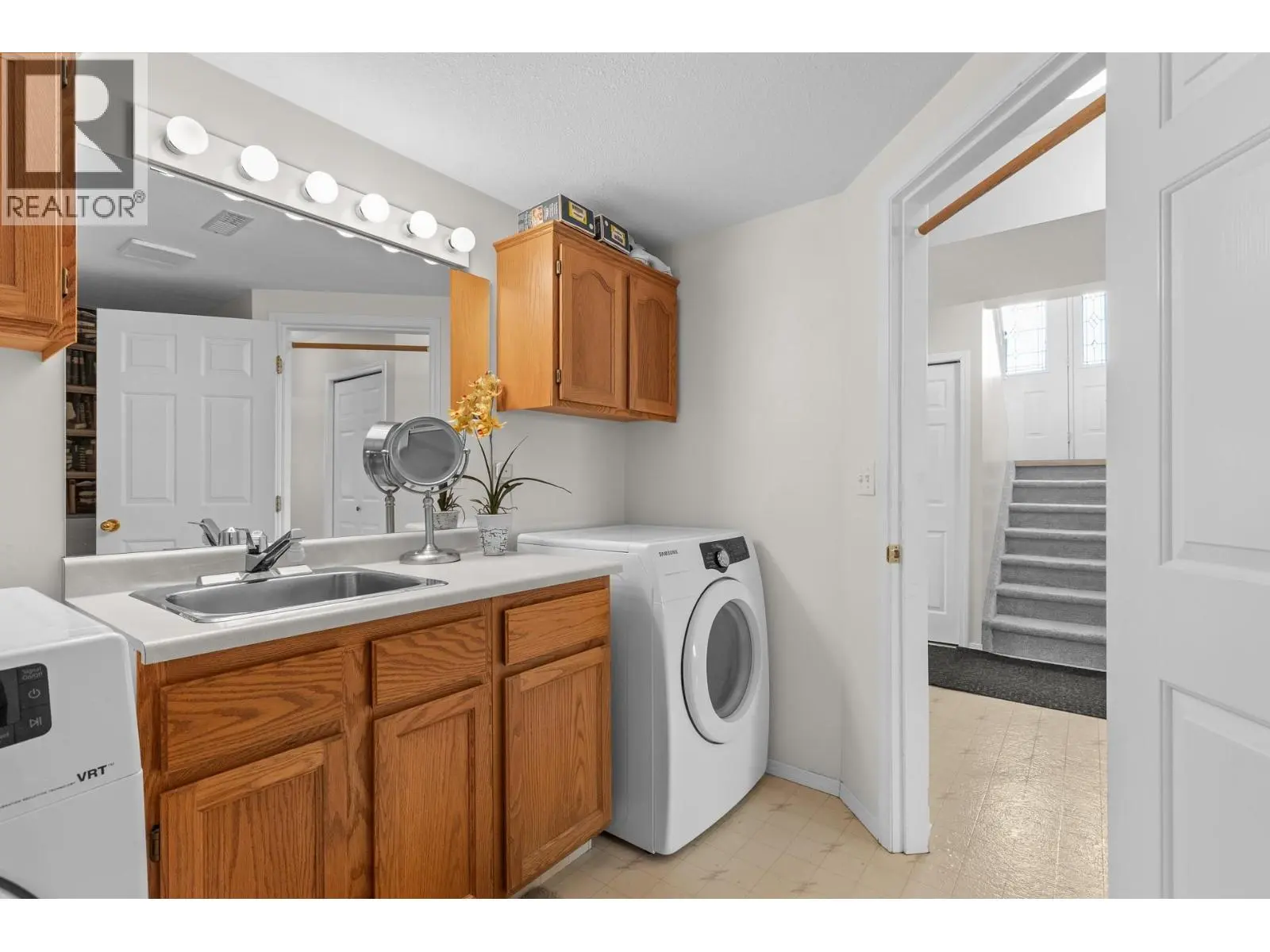 280 Cosens Court. Kelowna, British Columbia