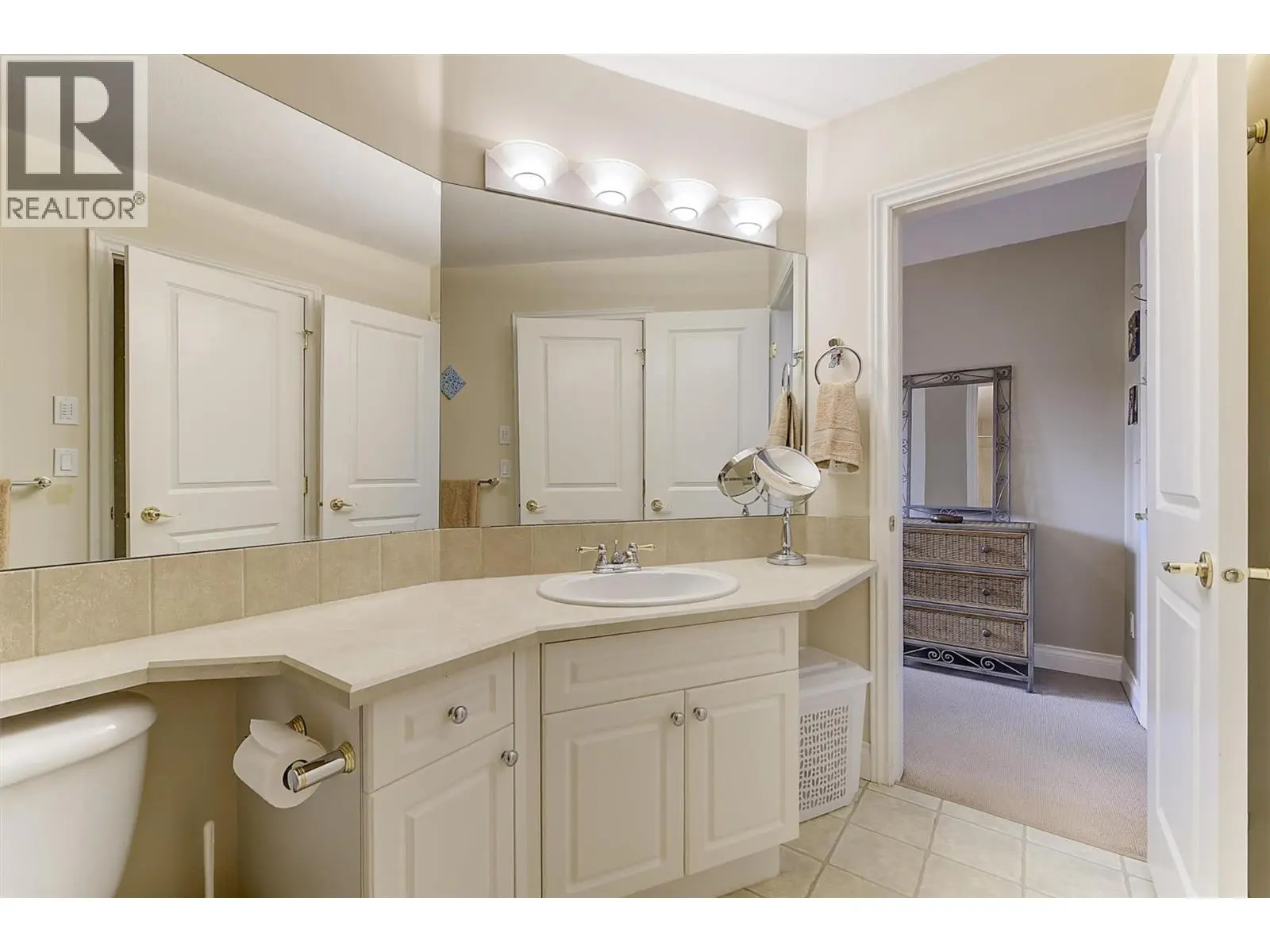 4299 Hobson Road. Kelowna, British Columbia