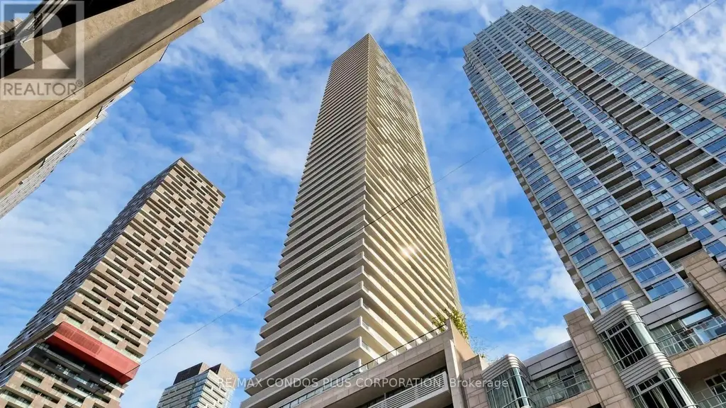 506 - 2221 Yonge Street, Toronto (Mount Pleasant West)