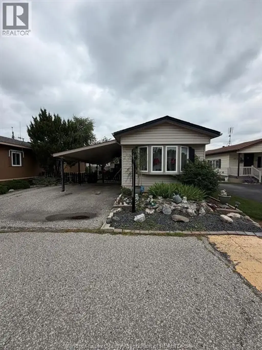 80 Suncrest Drive, Lakeshore